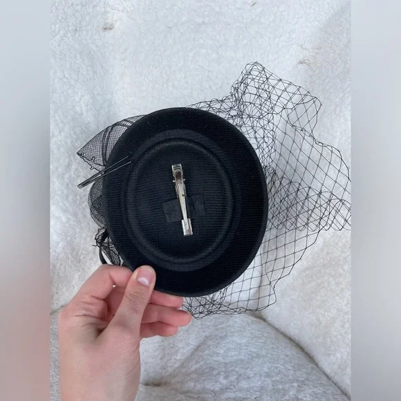 2pc. Elegant Party Black and Red Fascinator Lawliet Woman's Hair Fashion Piece - Picture 6 of 12